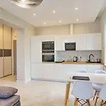 In - Bandurskiego Apartment